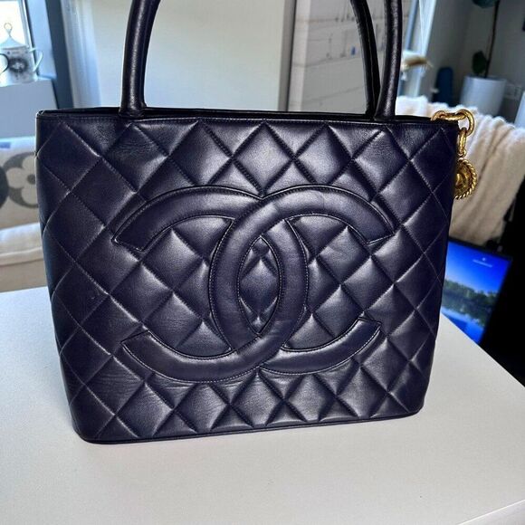 RARE Chanel Eggplant Luxe Lambskin Quilted Medallion Shopper Tote Bag - Picture 1 of 13